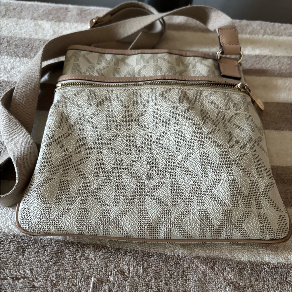 Michael Kors Light Tan Shoulder Bag
